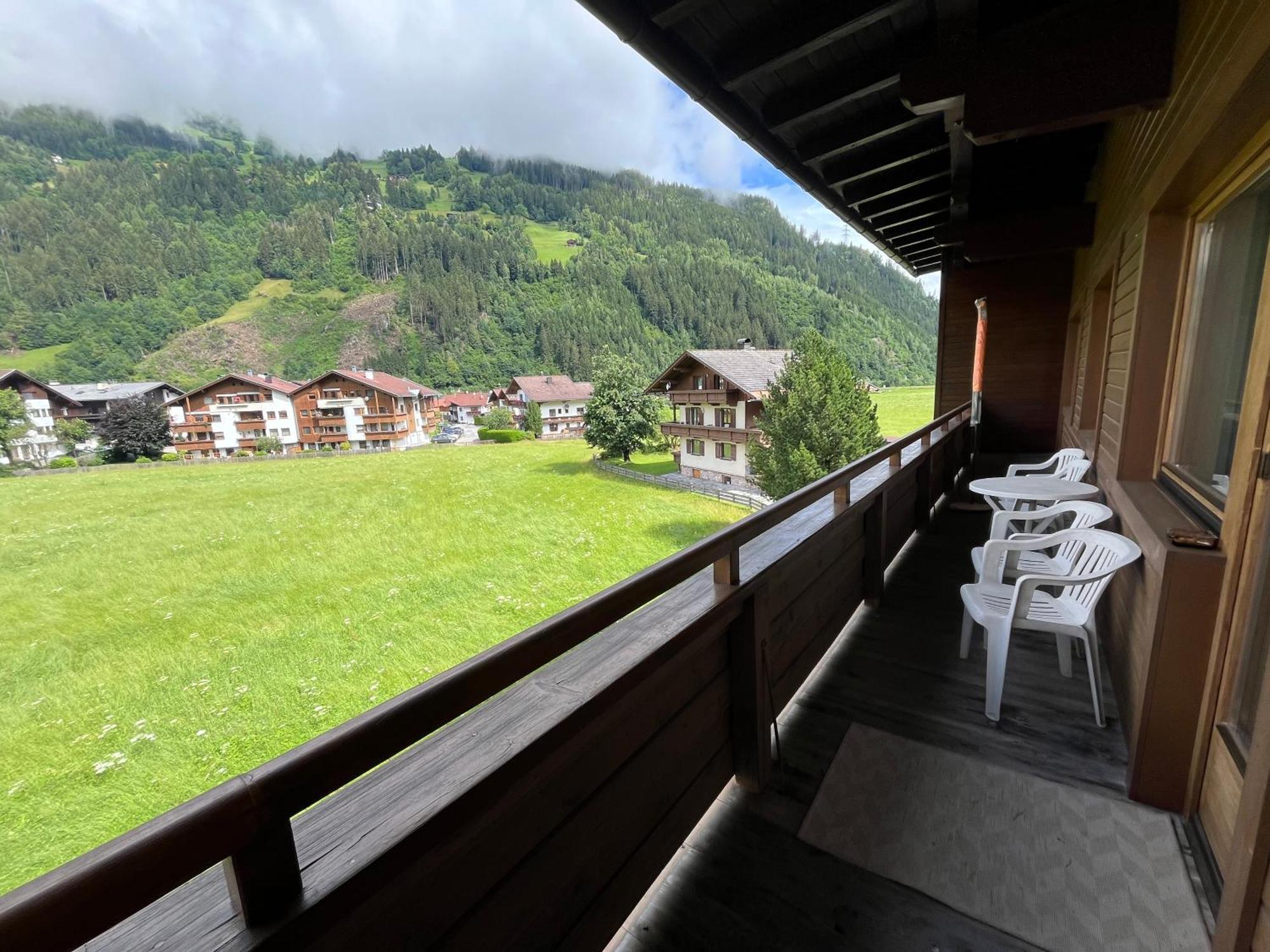 Zell Views Apartment