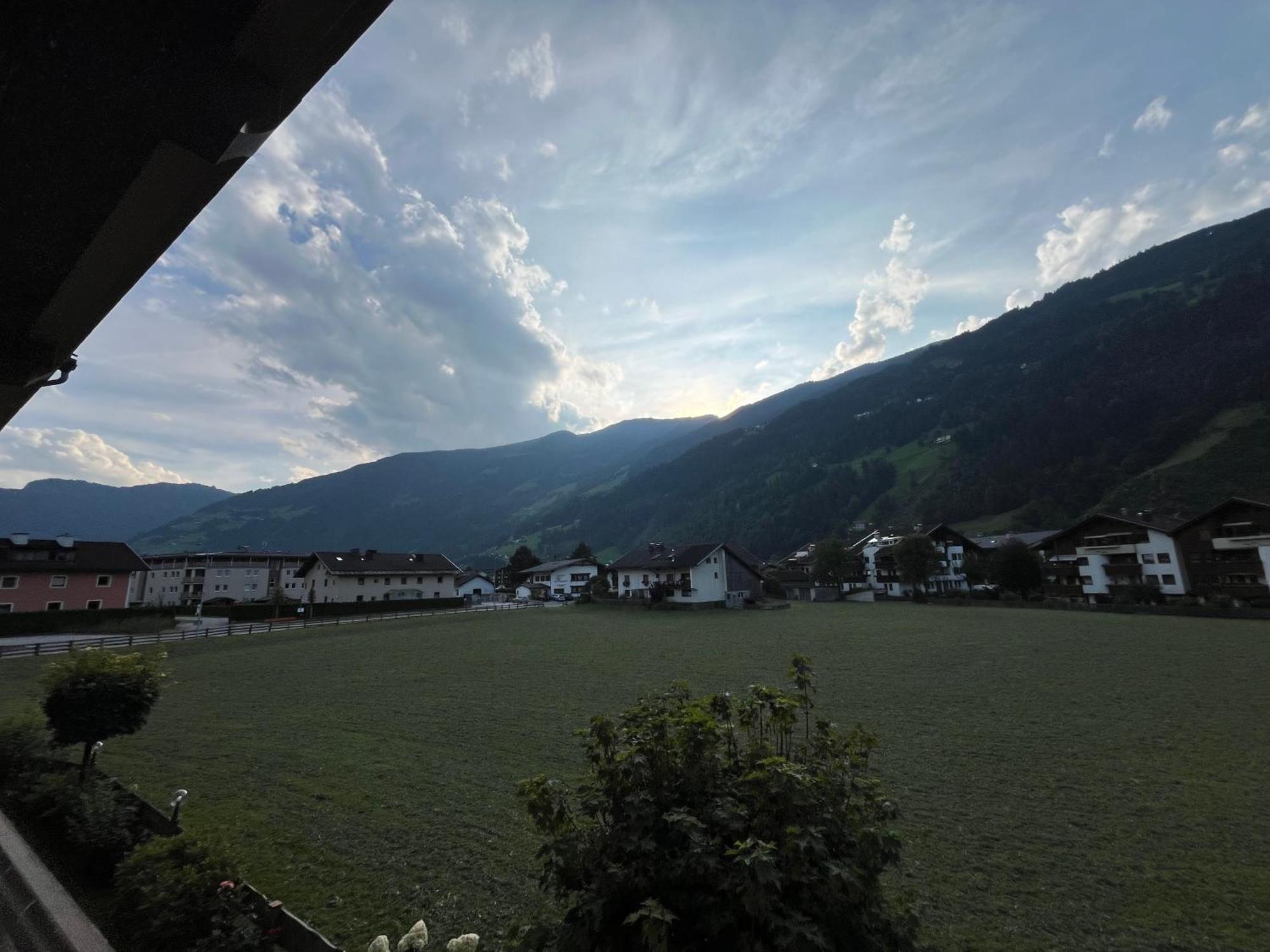 Zell Views Apartment